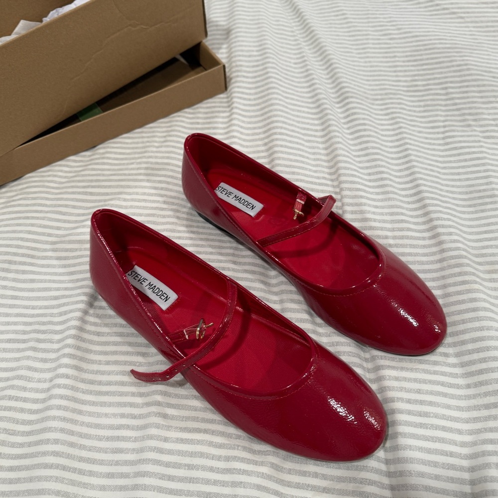 🩰 Steve Madden Red Patent Leather Ballet Flats